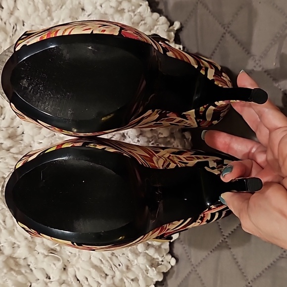 Alba Platform Heels - Picture 8 of 16